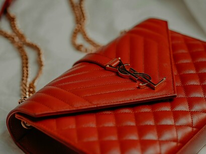 Bolsa de luxo. Cada bolsa Birkin é feita à mão, com um nível de cuidado e atenção aos detalhes que justifica seu preço elevado e sua longa lista de espera