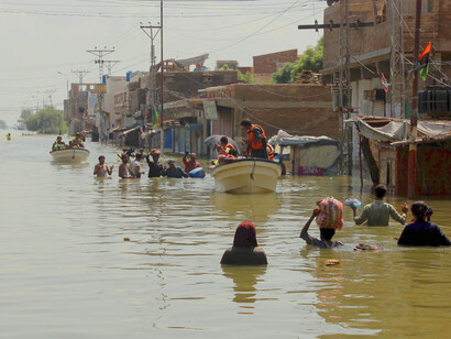 Con las inundaciones en Pakistán al menos 3,500 kilómetros de carreteras y 162 puentes sufrieron daños significativos, y la destrucción de los campos de cultivo anuncia el hambre en un país ya sumido en una grave crisis económica