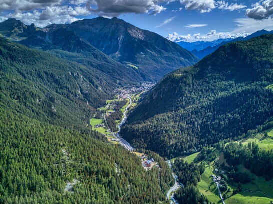 Val d'Ayas, vallata alpina situata in Valle d'Aosta, ai piedi del massiccio del Monte Rosa. Valle d'Aosta, Italia