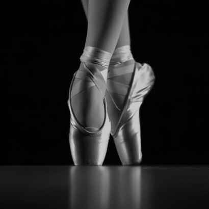Os pés de uma dançarina de balé