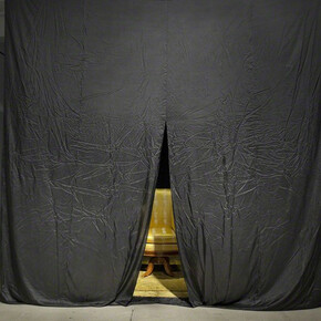 Marcel Broodthaers and James Lee Byars. Courtesy of Marian Goodman Gallery