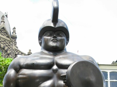 La Plaza Botero, justo delante del Museo de Antioquía, cuenta con 23 esculturas donadas por el artista colombiano