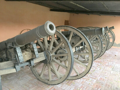 Razia Sultana Fort - Cannons left behind by Babur