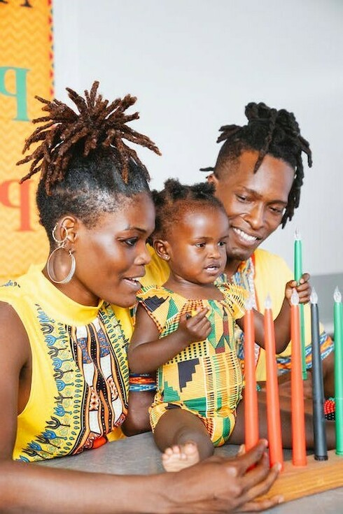 Per essere un “no” educativo, cioè per essere un “no” scaturito dall’amore, non è sufficiente che la parola esca dalla bocca del padre e della madre. Al pari del “ti voglio bene,” il “no” deve essere attuato nel loro esempio e dimostrato nelle loro azioni