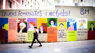 Une peinture murale d'environ 8M dans la Carrer Bòria à Barcelone