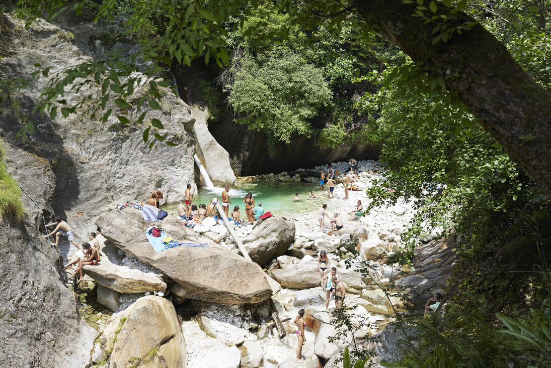 Massimo Vitali, Malbacco, 2014, Lightjet print from original digital file (stitched) on photographic paper on Diasec with wooden frame, 270 x 180 cm