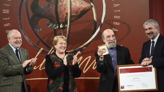 Raúl Zurita riceve il Premio di Poesia Iberoamericana (2016)