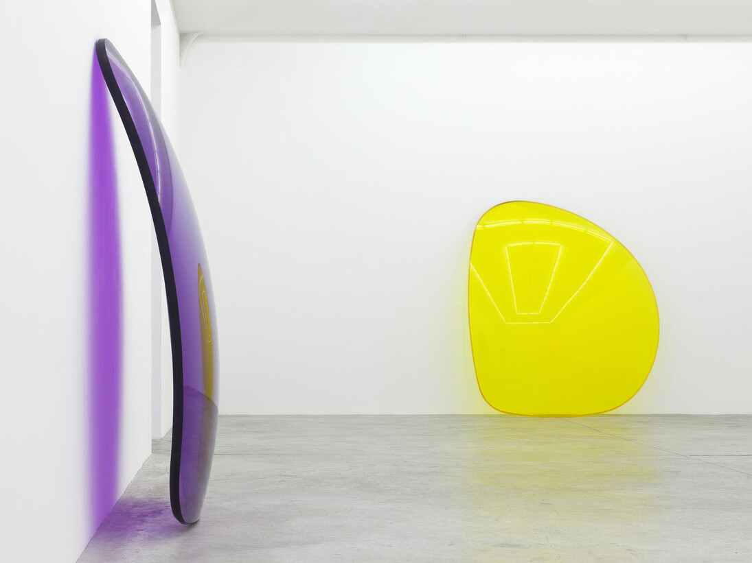 Alex Israel, View of the exhibition ‘SUMMER’, 13.06 - 25.07.2015, Almine Rech Gallery, Paris © Alex Israel - Photo: Zarko Vijatovic, Courtesy of the artist and Almine Rech Gallery