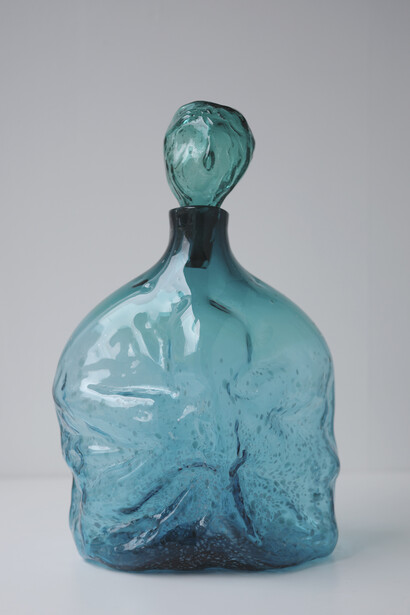 Mette Vangsgaard | Nymph I (front), 2020. Handblown glass, 45 x 26 x 16 cm-kopi