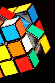 Il cubo di Rubik, inventato nel 1974, da allora sinonimo di intelligenza