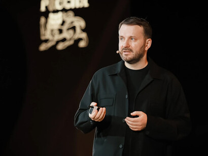 Maxim Oreškin al "II Dialogo Aperto. Il Futuro del Mondo. Una nuova piattaforma per la crescita globale", presso il Centro Nazionale Russia