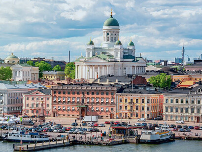 Situada junto al mar Báltico, la línea de costa de Helsinki se extiende unos 100 kilómetros, y acoge 300 islas frente al continente
