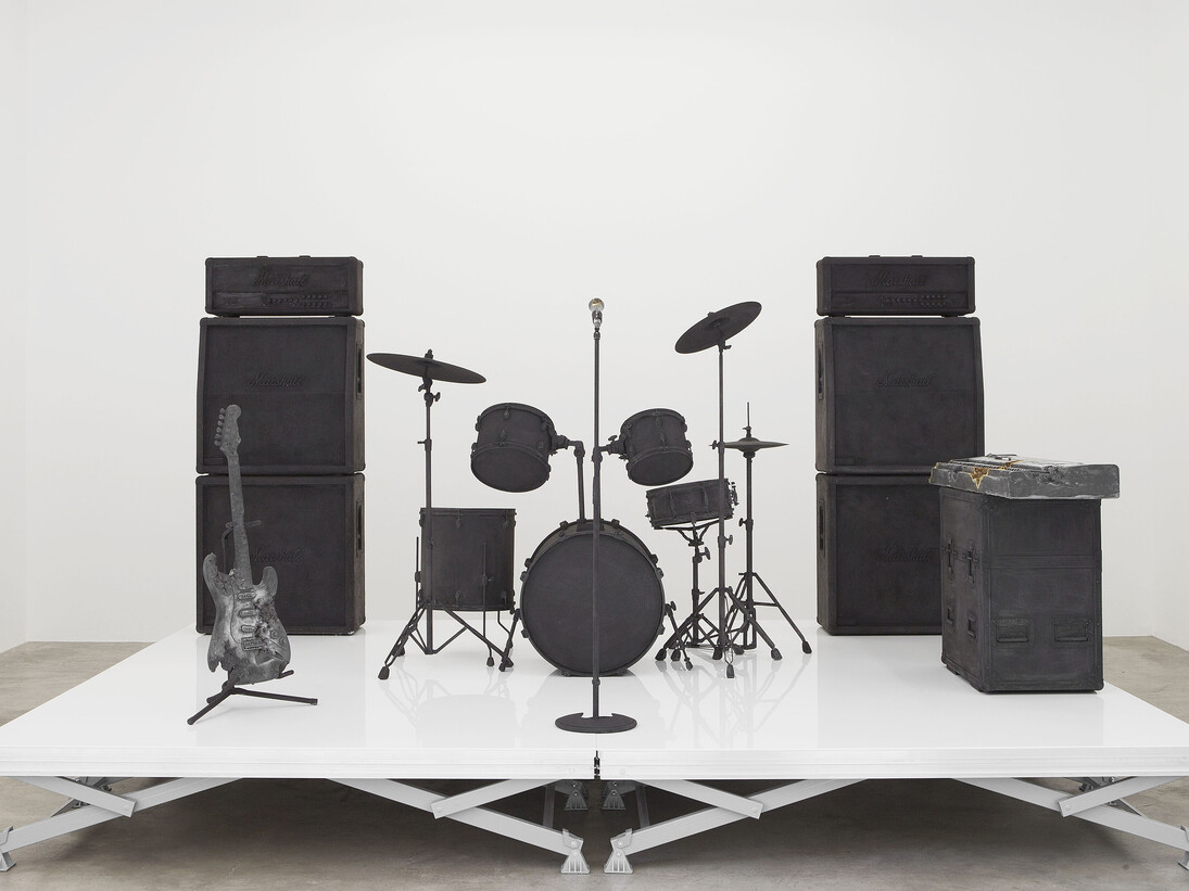 Vue de l'exposition Daniel Arsham « The Future is Always Now », Galerie Perrotin, Paris, 12 juin - 26 juillet 2014. Photo : Claire Dorn, Courtesy Galerie Perrotin