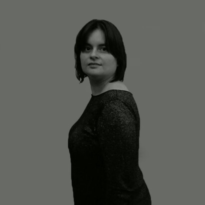 È una voce femminile che diventa voce di tutte le donne