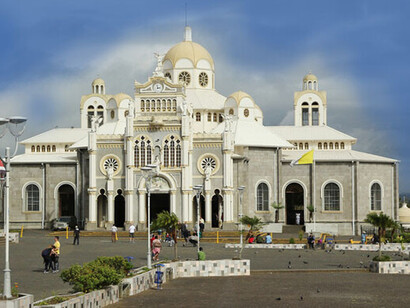Cartago, descrita como "siempre cubierta de brumas y de espíritu reflexivo”, era un lugar donde las familias acomodadas invertían en educación privada y actividades productivas para mantener su estatus social. Basílica de Nuestra Señora de los Ángeles, 2023, Cartago, Costa Rica
