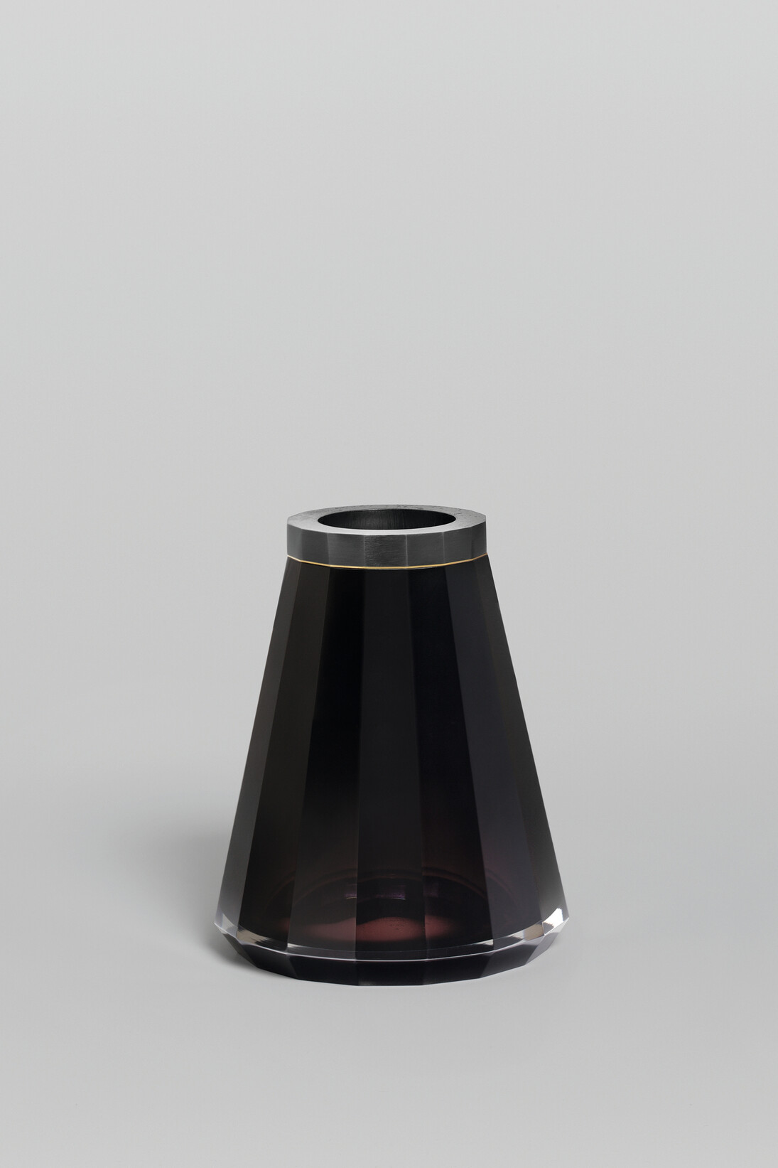 Anna Dickinson, Black Faceted Vessel with Steel and Gold Plated rim, 2015, 21.5 x 17.5 cm, ©Robert Hall Photography
