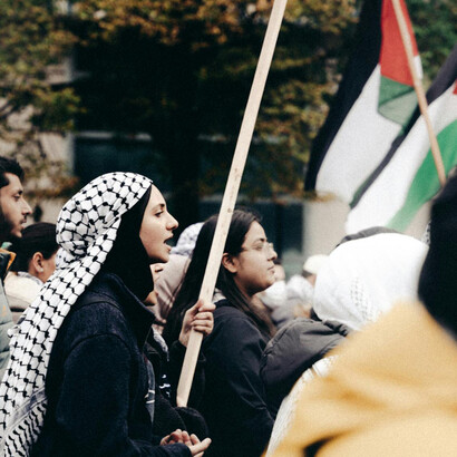 Manifestação palestina. O importante é defender Israel faça o que fizer, seja ou não um Estado pária, esteja ou não a cometer o mais selvagem e bárbaro genocídio depois do que foi cometido conta os judeus sob o comando de Hitler