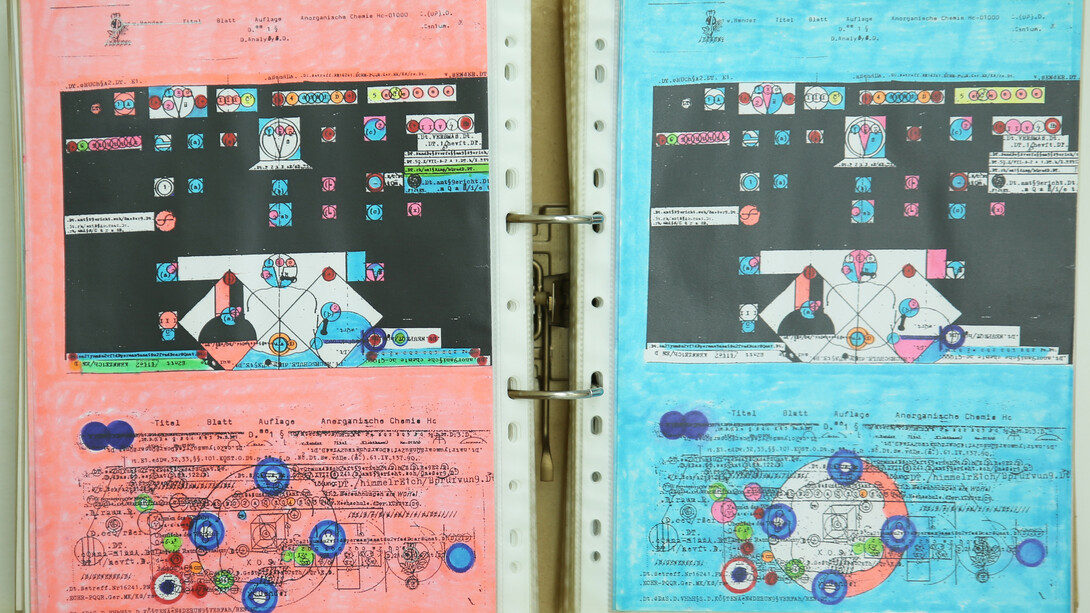 Adelhyd van Bender, Folder #21, 1999-2014, including approx. 200-250 pages, mixed media on paper in plastic folders, each 30 x 21 cm or 42 x 30 cm (folded in half), 32 x 29 x 8 cm, @ Galerie Susanne Zander/Delmes & Zander
􀀁􀀂􀀃􀀄􀀅􀀆􀀇􀀈􀀆􀀂􀀉􀀊􀀋􀀄􀀌􀀌􀀆􀀂􀀍􀀄􀀌􀀎􀀆􀀇􀀏􀀂􀀐􀀆􀀅􀀑􀀆􀀋􀀂􀀒􀀂􀀍􀀄􀀌􀀎􀀆􀀇