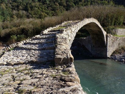 Ponte medievale di Borghetto d'Arroscia (IM), Italia