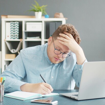 Il potere oggi agisce in modo invisibile, inducendo all’auto-ottimizzazione anziché imponendo divieti