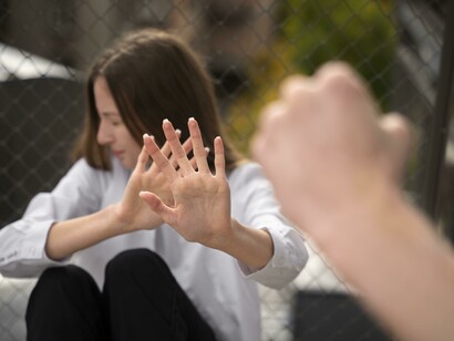 Donna vittima di violenza: "In molti di questi casi, gli aggressori erano giovanissimi. Universitari, lavoratori precari, ragazzi apparentemente "normali". Ma cresciuti in un contesto dove l’educazione emotiva non esiste"