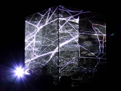 Spider’s Canvas/Arachnodrone en el Palacio de Tokio, París. Foto: Aurélie Cenno