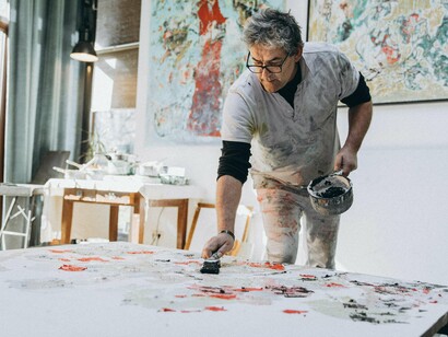 Nem tudo pode ser arte, nem tudo pode carregar uma mensagem, e mesmo que carregue, nem tudo pode ser contemplado com a mesma solenidade




