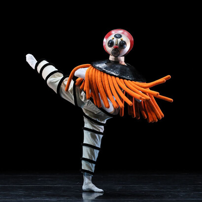 Presentación 100 años del triadisches Ballett, 2014, Ballet Juvenil Bávaro de Münich, foto de Maria Laure Briane