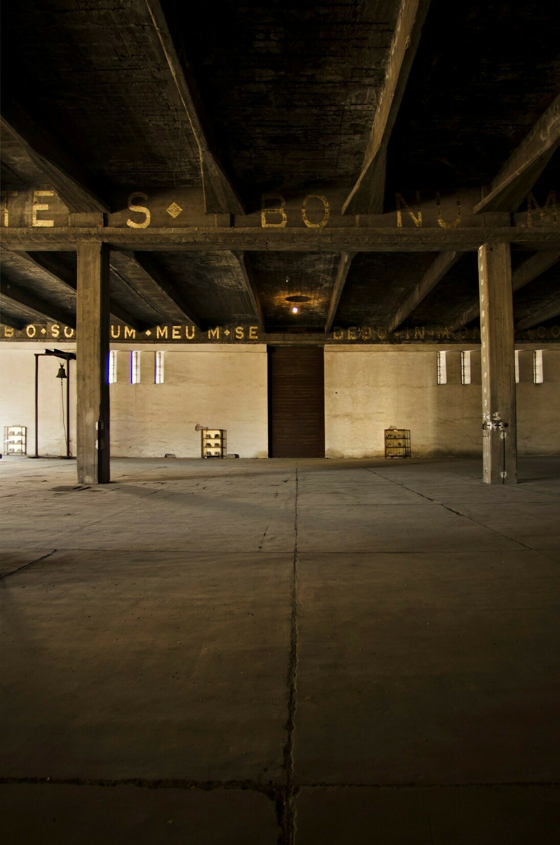 Gian Maria Tosatti,
Sette stagioni dello Spirito 3_Lucifero,
Ex Magazzini Generali del Porto di Napoli,
Installation view,
© Gian Maria Tosatti,
Courtesy Galleria Lia Rumma MilanoNapoli
