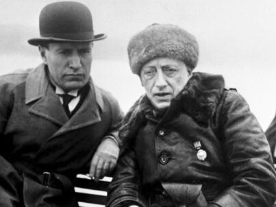 Mussolini, il 5 aprile 1921, si recò in visita a D'Annunzio a Gardone Riviera