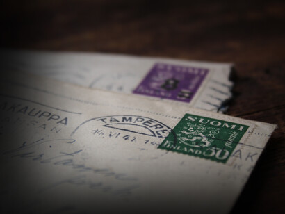 Con los avances tecnológicos, las cartas se convirtieron en correos electrónicos, y las postales en fotos que uno publica en las  plataformas digitales