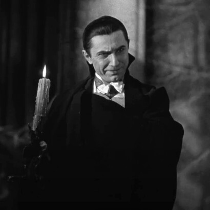 Nella foto Bela Lugosi è il conte Dracula, nell'adattamento cinematografico del romanzo di Stoker diretto da Tod Browning. 
Dracula è il riflesso del desiderio proibito, della sessualità repressa e della fascinazione per ciò che ci minaccia