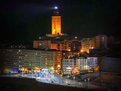 Atardecer en la ciudad de A Coruña en la provincia de Galicia, España