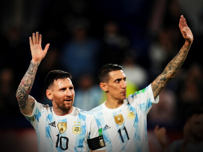Lionel Messi y Ángel Di María después de conseguir el triunfo en la «Finalissima»