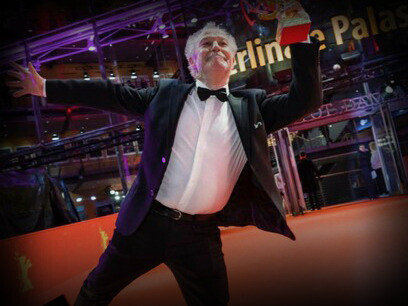 Nicolas Philibert che impugna l'orso d'oro al Festival di Berlino