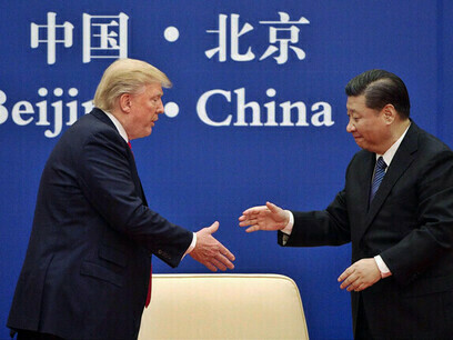 Donald Trump verfolgte eine konfrontative Außenpolitik, die einen Zollkrieg gegen China und Spannungen mit historischen Verbündeten einschloss. Bild:Trump und Xi, Peking, China, 9. November 2017
