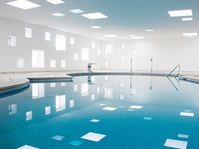 A2 arquitectos. Piscina del Hotel Castell dels Hams en Mallorca 