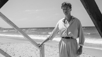 Benjamin Voisin è Meursault in una scena del film "Lo straniero" diretto da François Ozon tratto dall'omonimo romanzo di Albert Camus