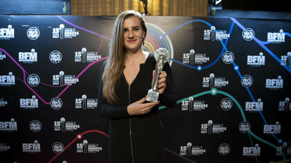 Zofia Kowalewska de Polonia, ganadora al mejor corto internacional con Wiezi (Vínculos Estrechos)