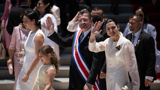Rodrigo Chaves, 49° presidente de la República de Costa Rica, en compañía de su familia