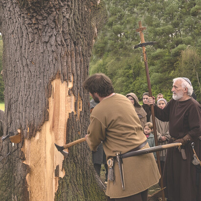 Die alten Germanen glaubten an eine Vielzahl von Göttern, darunter Wotan, Donar (auch Thor in den nordischen Gebieten) und Freyja