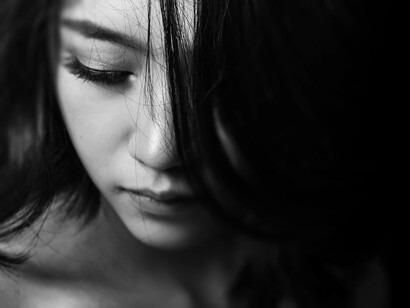 A loss of memory in a young girl can result in feeling anxiety