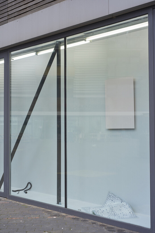 Torschlusspanik, Vitrine, London.