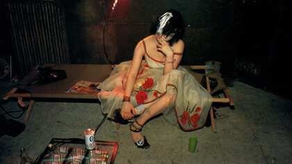 Nan Goldin - Trixie on the cot, 1979
