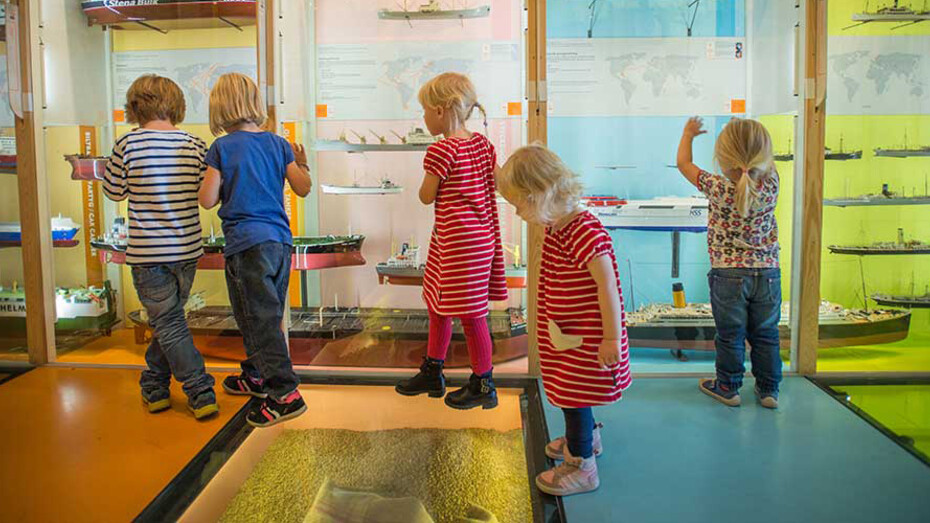 Shipping & Shopping. Courtesy of Sjöhistoriska museet