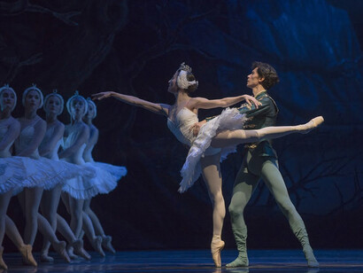 Montaje de El lago de los cisnes por la compañía de ballet de Santiago, Chile