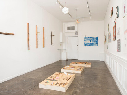 Veronica De Jesus, los materiales traen recuerdos, installation view, photograph by Daniel Sahlberg. Courtesy of The Lodge, Los Angeles