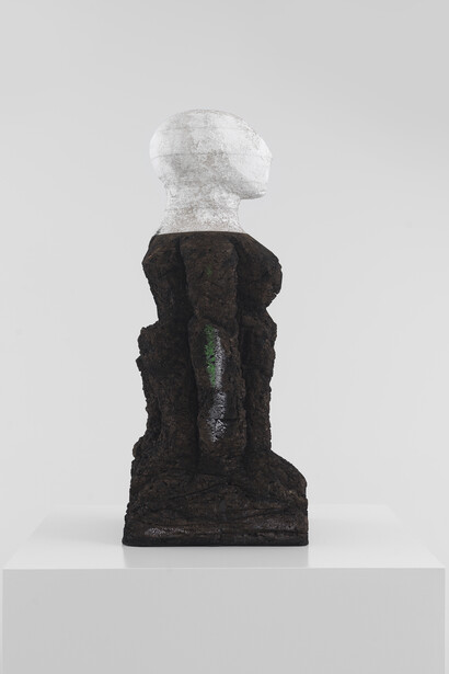 Huma Bhabha
Past Life
2018
Cork, Styrofoam, acrylic pain, oil stick
61 x 30.5 x 30.5 cm / 24 x 12 x 12 in
© Huma Bhabha
Courtesy the artist and Salon 94, New York