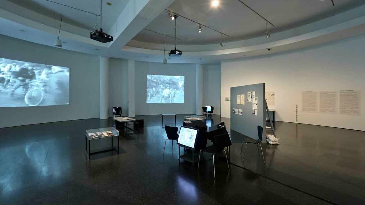 Varios artistas, Contrainformación: video-nou / Servei de vídeo comunitari, vista de exhibición. Cortesía de Museu d’Art Contemporani de Barcelona (MACBA)