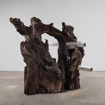 Carol Bove, Circles, 2015, Redwood and steel, 79 x 86 x 36 inches (200.7 x 218.4 x 91.4 cm). Courtesy David Zwirner, New York/London